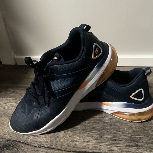 Used Fabletics sneaker - Picture 5 of 7